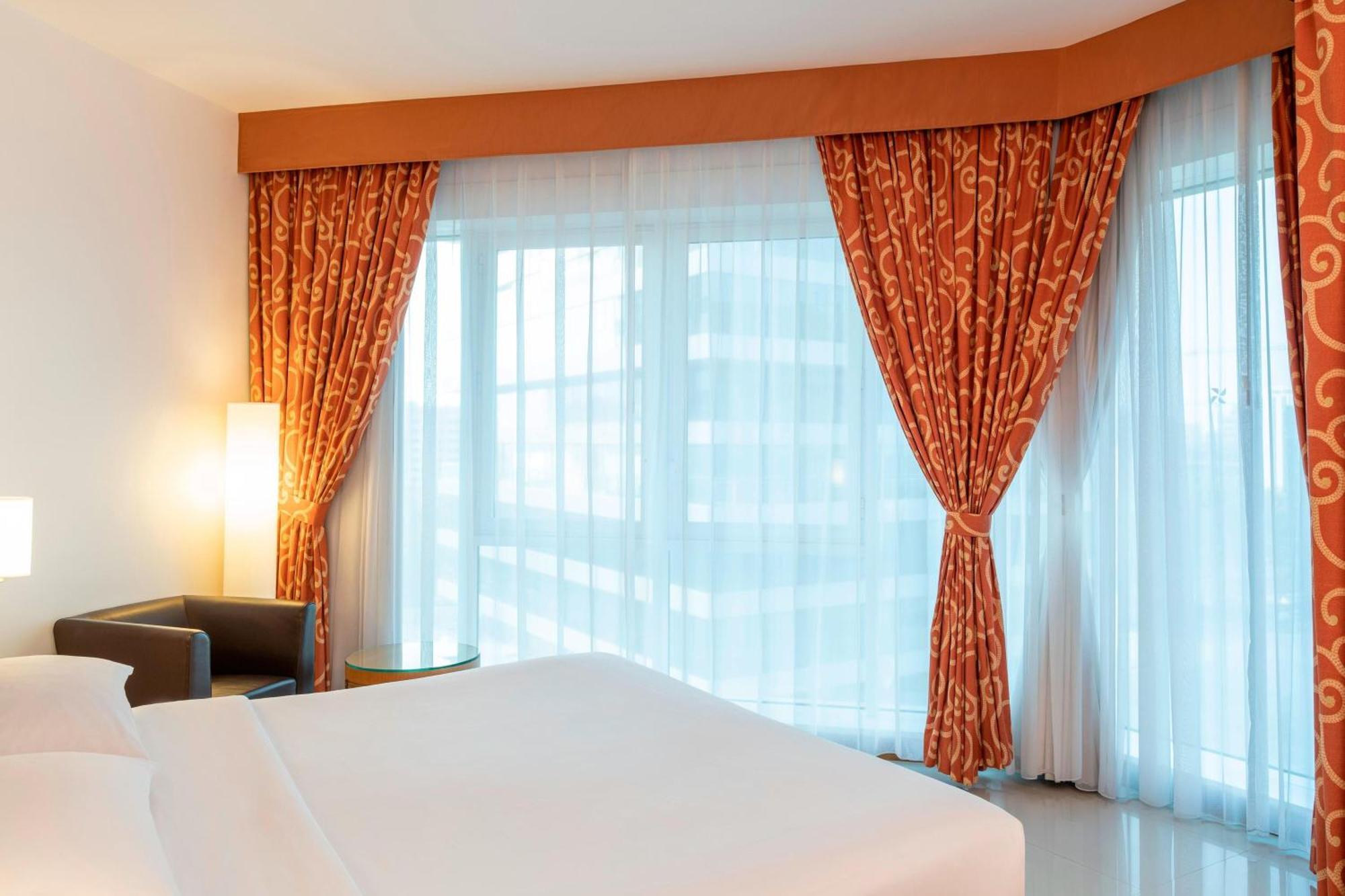 Four Points By Sheraton Bur Dubai Exterior photo